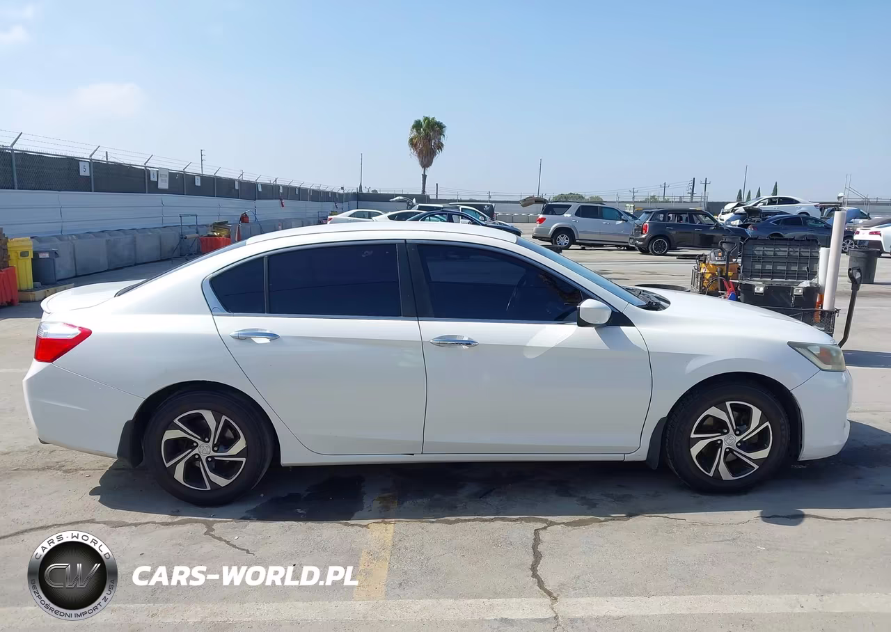 2015 Honda Accord Sport VIN:1HGCR2F59FA114570 - 13