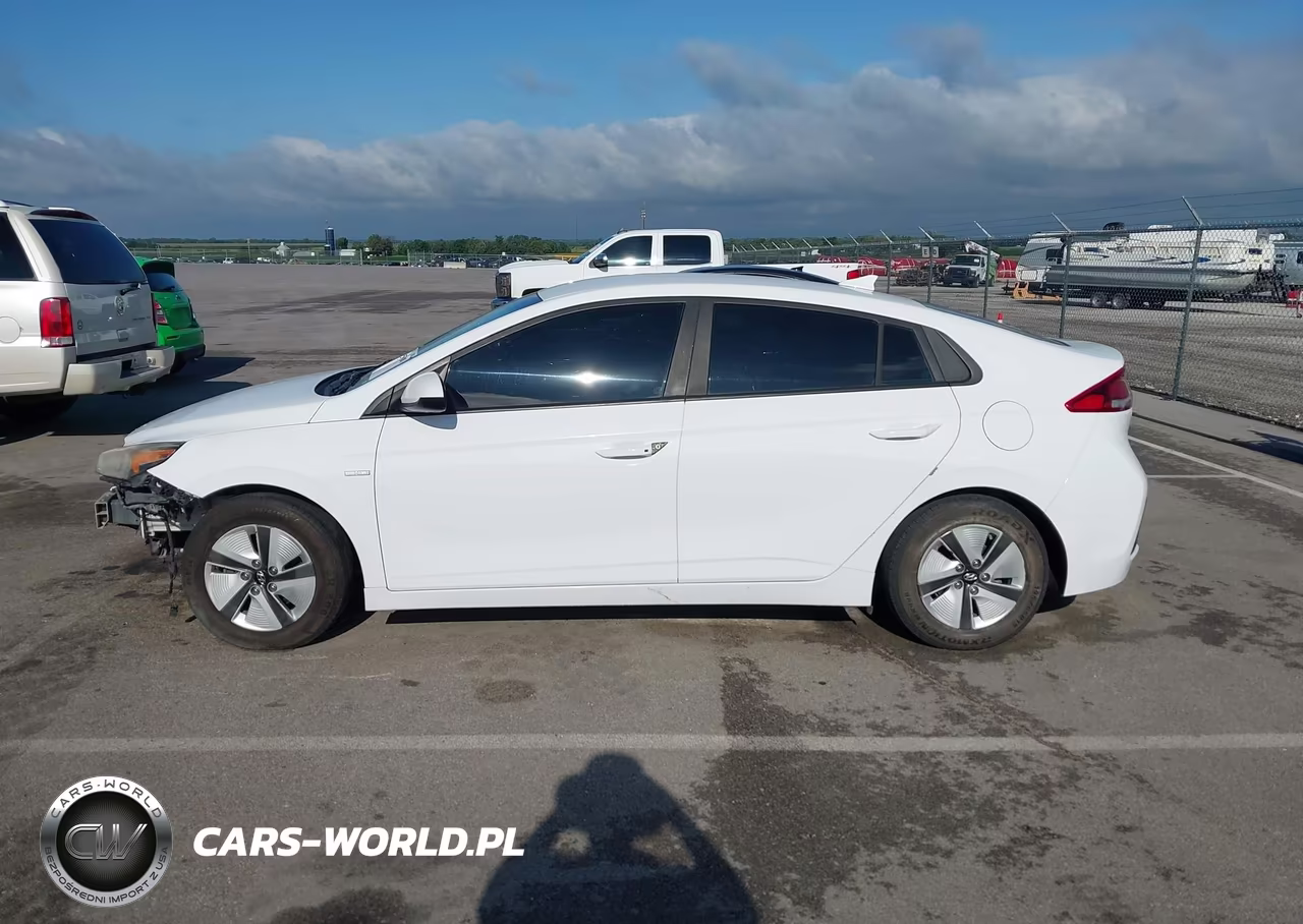 2018 Hyundai Ioniq Hybrid Blue VIN:KMHC65LC5JU075572 - 15