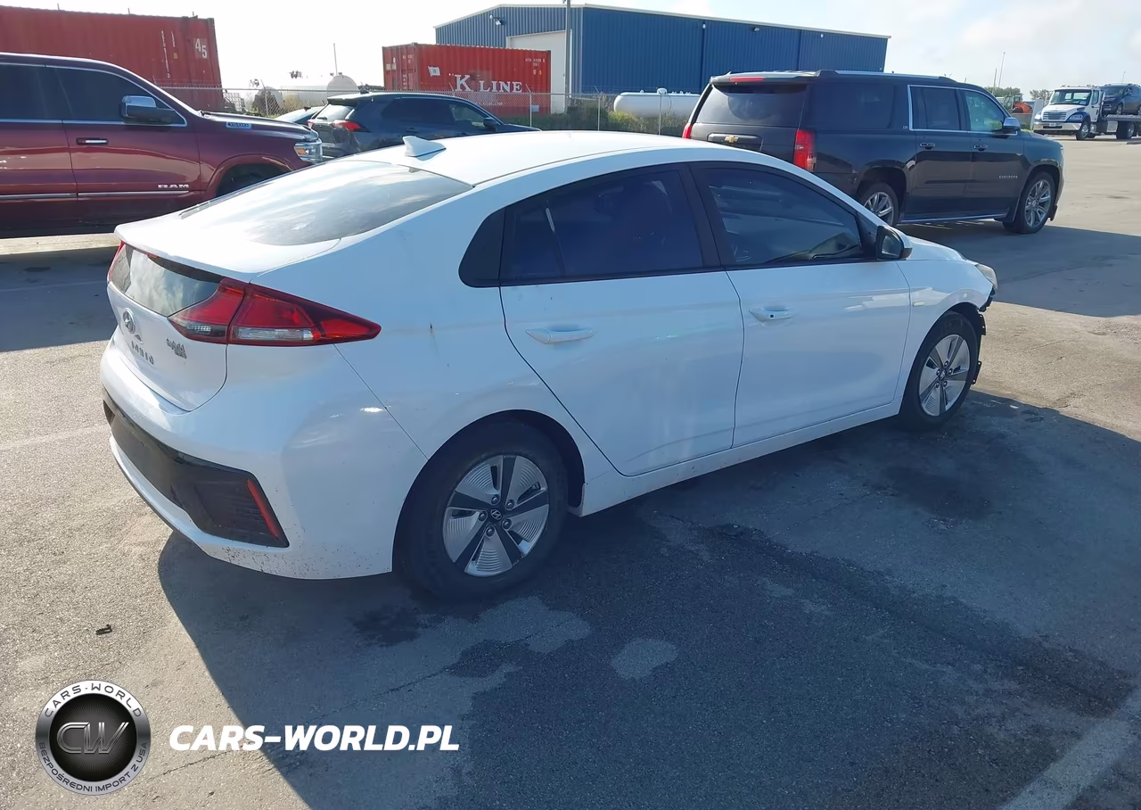 2018 Hyundai Ioniq Hybrid Blue VIN:KMHC65LC5JU075572 - 4