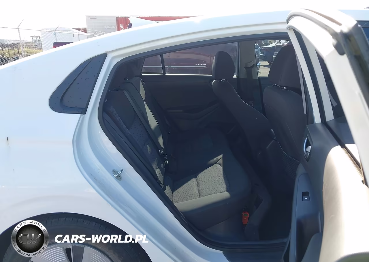 2018 Hyundai Ioniq Hybrid Blue VIN:KMHC65LC5JU075572 - 8