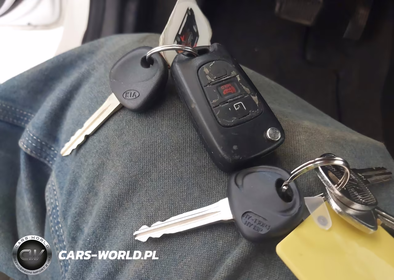 2012 Kia Soul VIN:KNDJT2A51C7360570 - 11