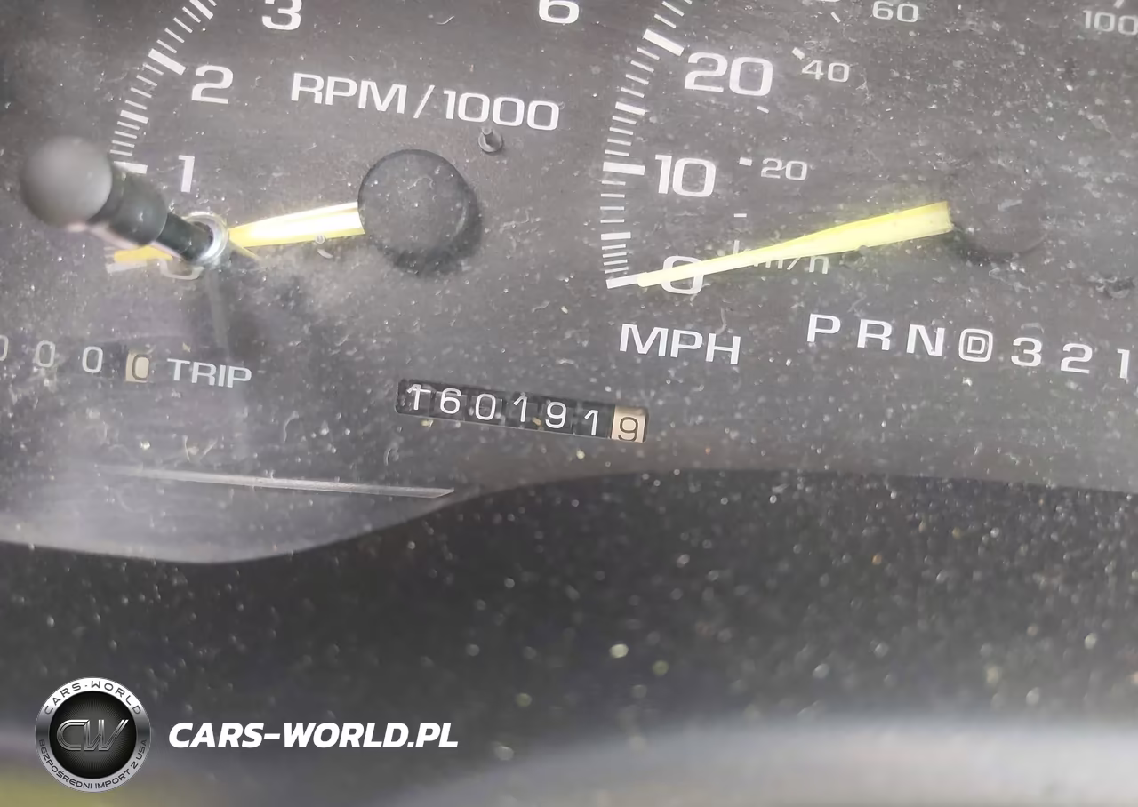 1999 Chevrolet Suburban VIN:3GNGK26R2XG237290 - 15