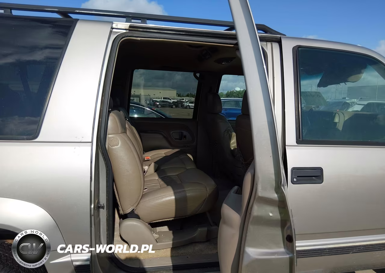 1999 Chevrolet Suburban VIN:3GNGK26R2XG237290 - 8
