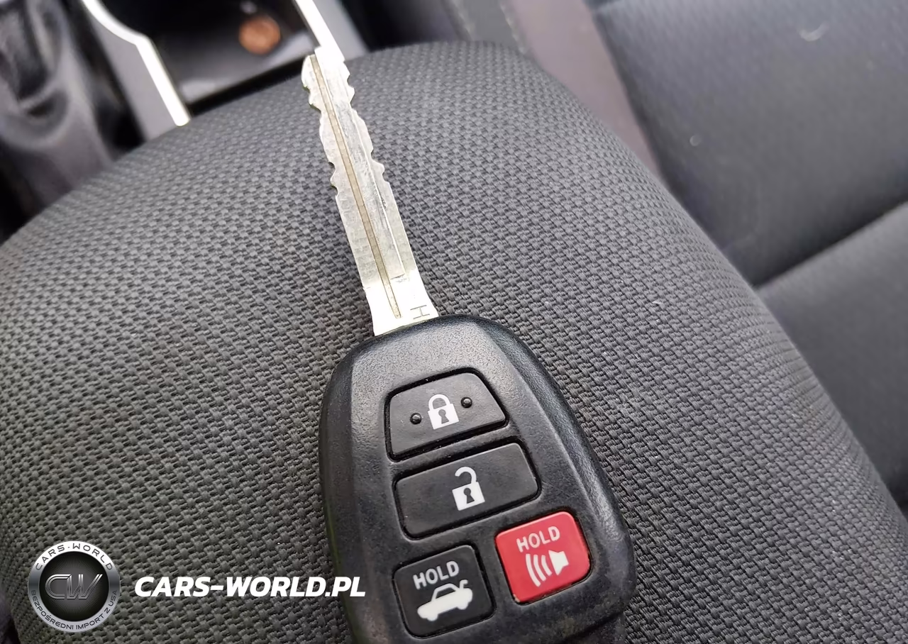 2018 Toyota Corolla Le VIN:2T1BURHE5JC993827 - 11