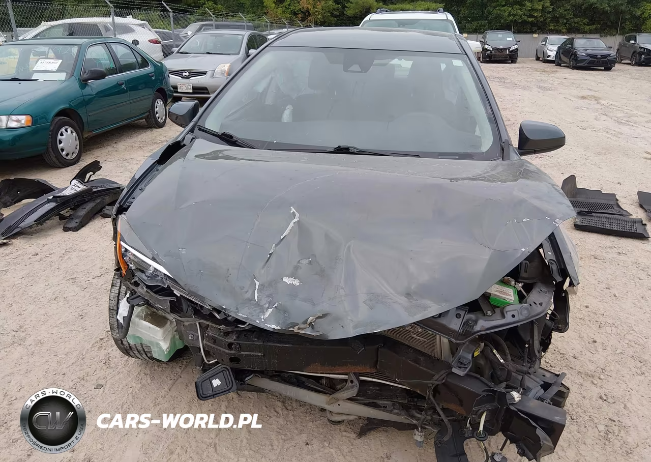 2018 Toyota Corolla Le VIN:2T1BURHE5JC993827 - 13