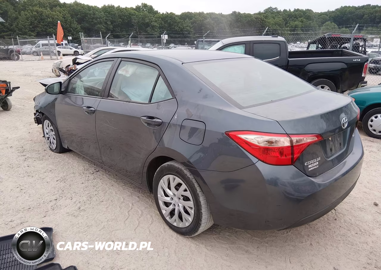 2018 Toyota Corolla Le VIN:2T1BURHE5JC993827 - 3