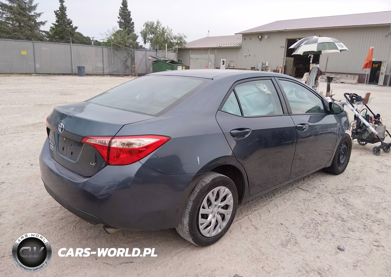 2018 Toyota Corolla Le VIN:2T1BURHE5JC993827 - 4