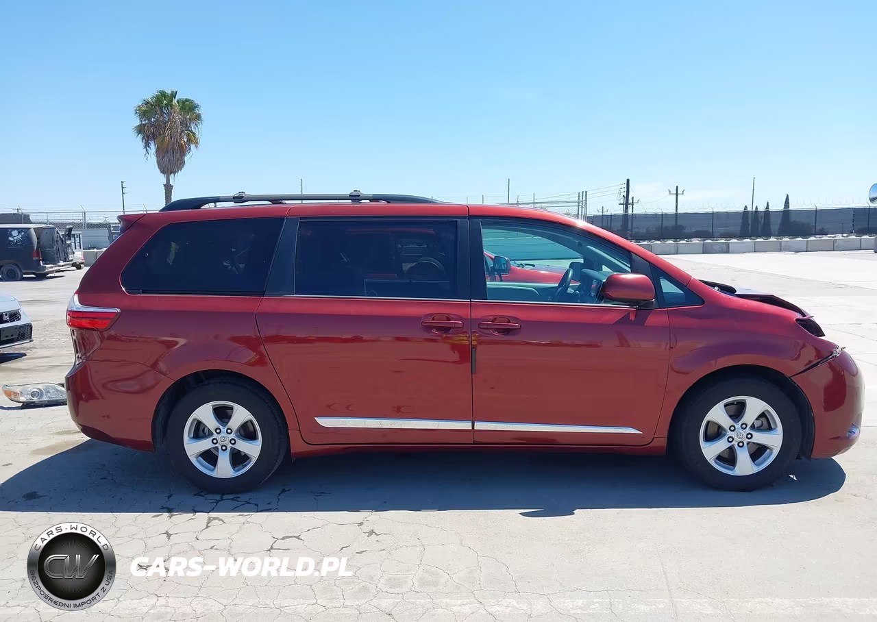 2017 Toyota Sienna Le 8 Passenger VIN:5TDKZ3DC9HS817481 - 14