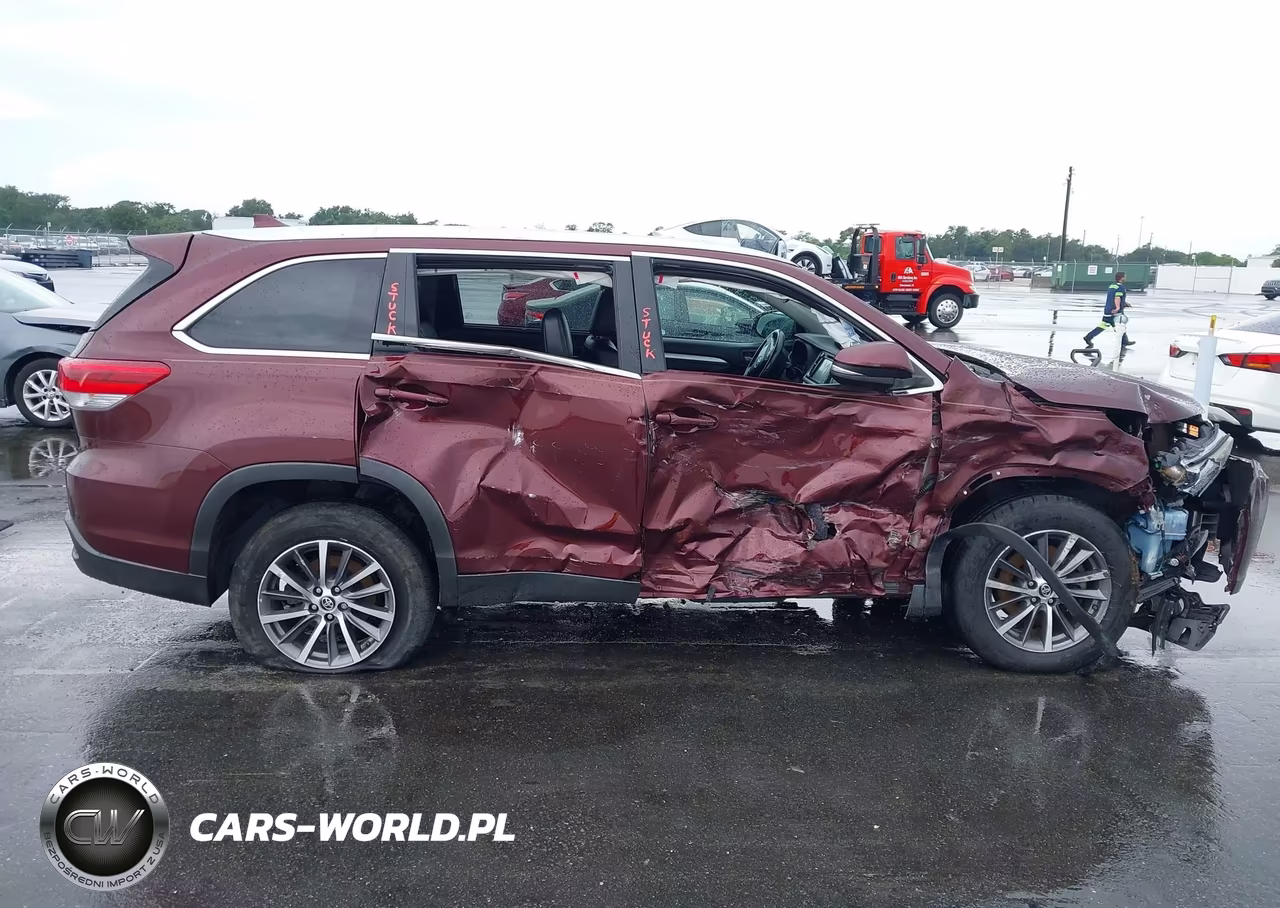2019 Toyota Highlander Xle VIN:5TDKZRFH8KS291444 - 13