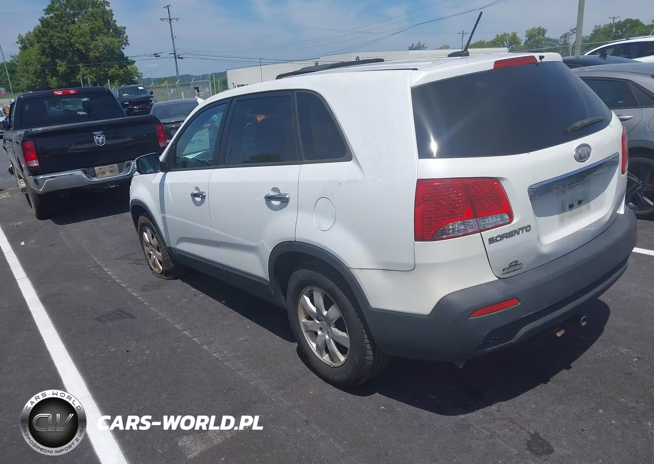 2011 Kia Sorento Lx VIN:5XYKT3A17BG177621 - 3