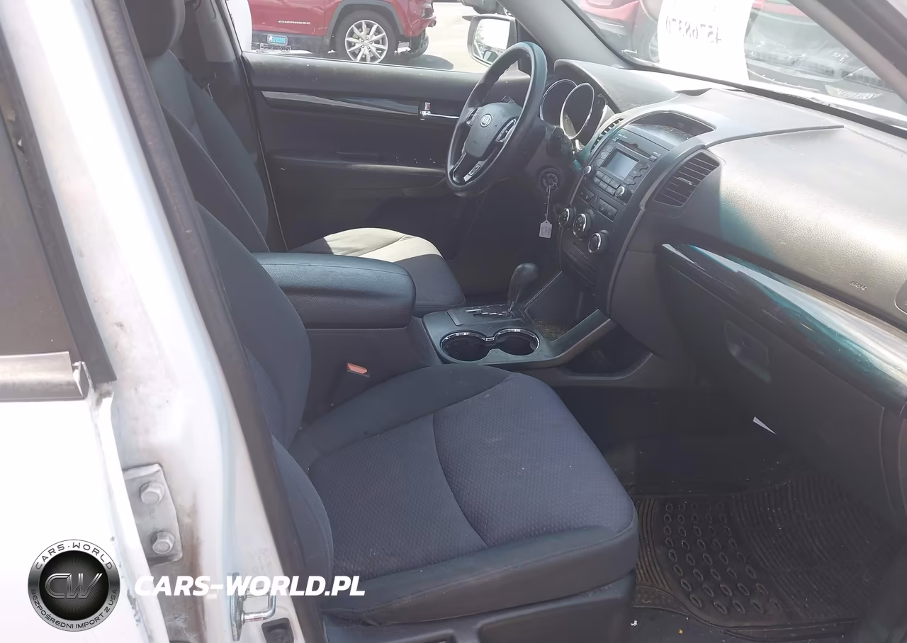 2011 Kia Sorento Lx VIN:5XYKT3A17BG177621 - 5