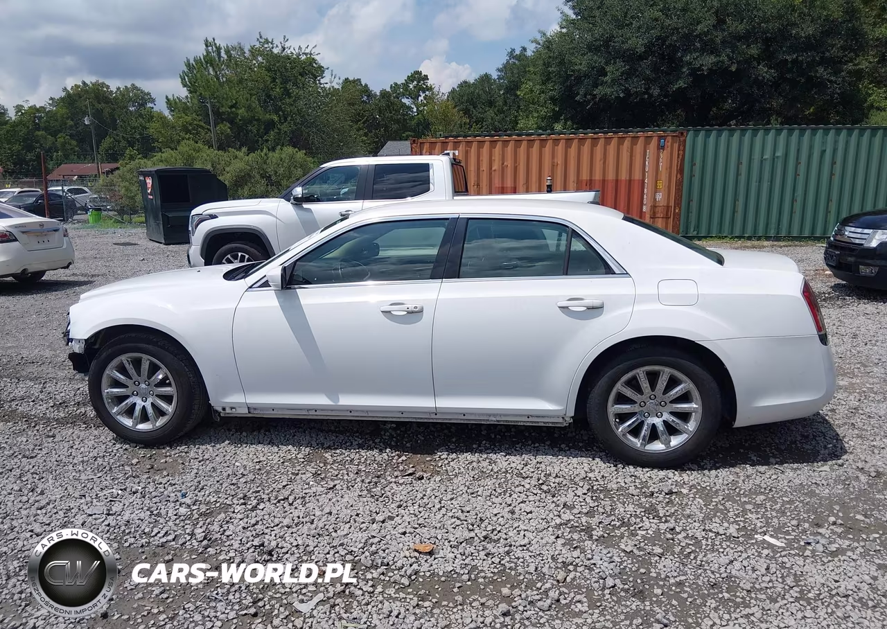 2014 Chrysler 300 VIN:2C3CCAAG8EH354992 - 15