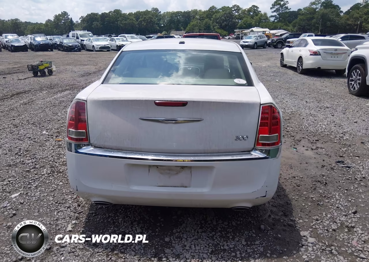 2014 Chrysler 300 VIN:2C3CCAAG8EH354992 - 17