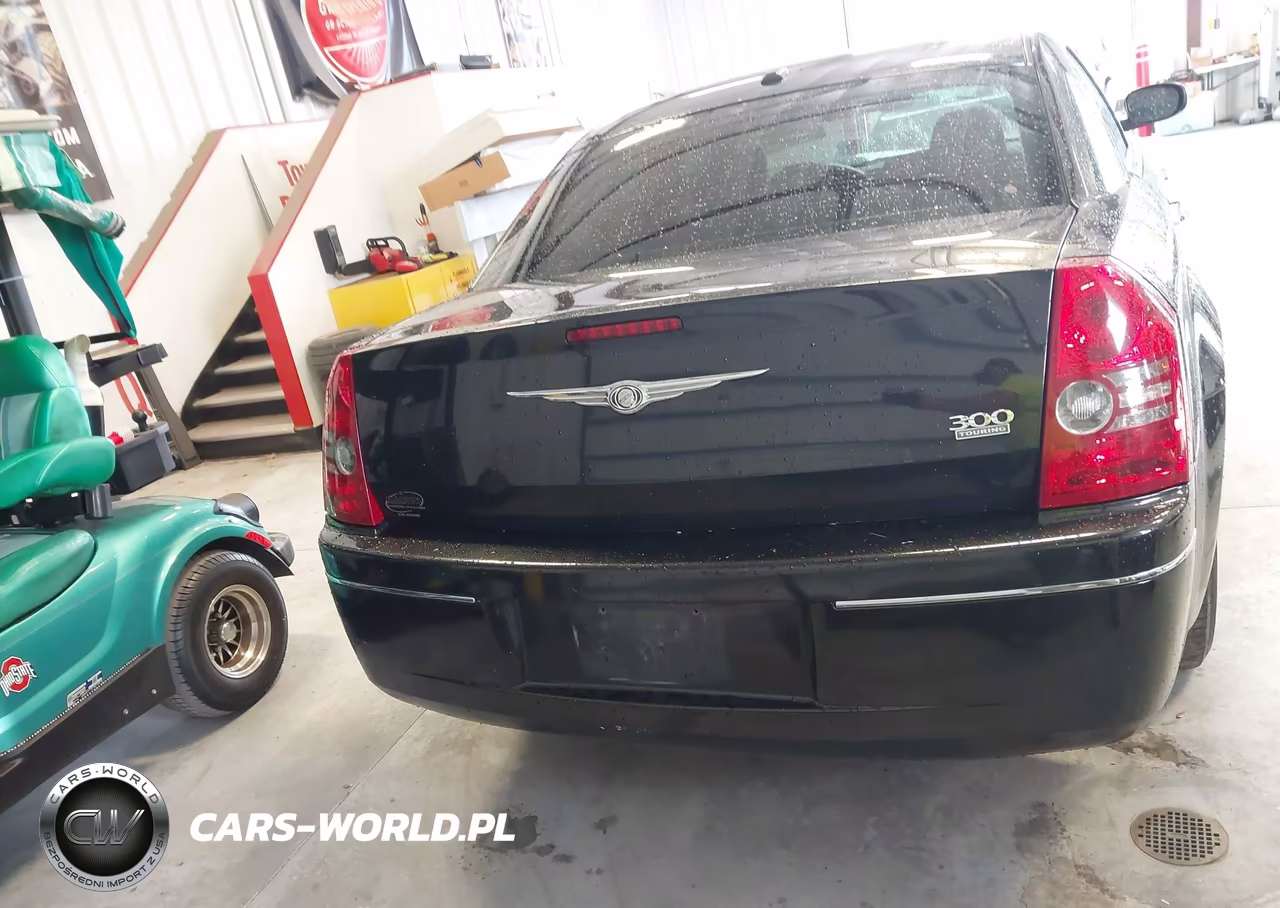 2010 Chrysler 300 Touring-Signature Series-Executive Series VIN:2C3CA5CV2AH123363 - 17