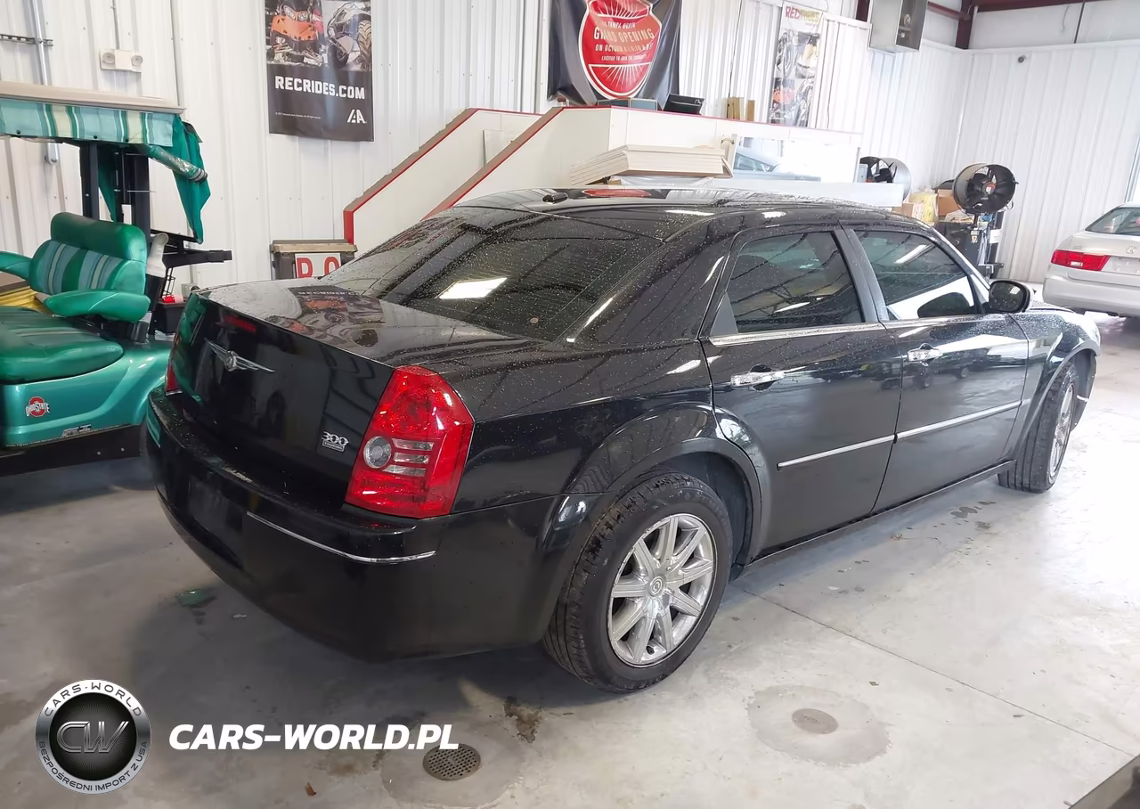 2010 Chrysler 300 Touring-Signature Series-Executive Series VIN:2C3CA5CV2AH123363 - 4