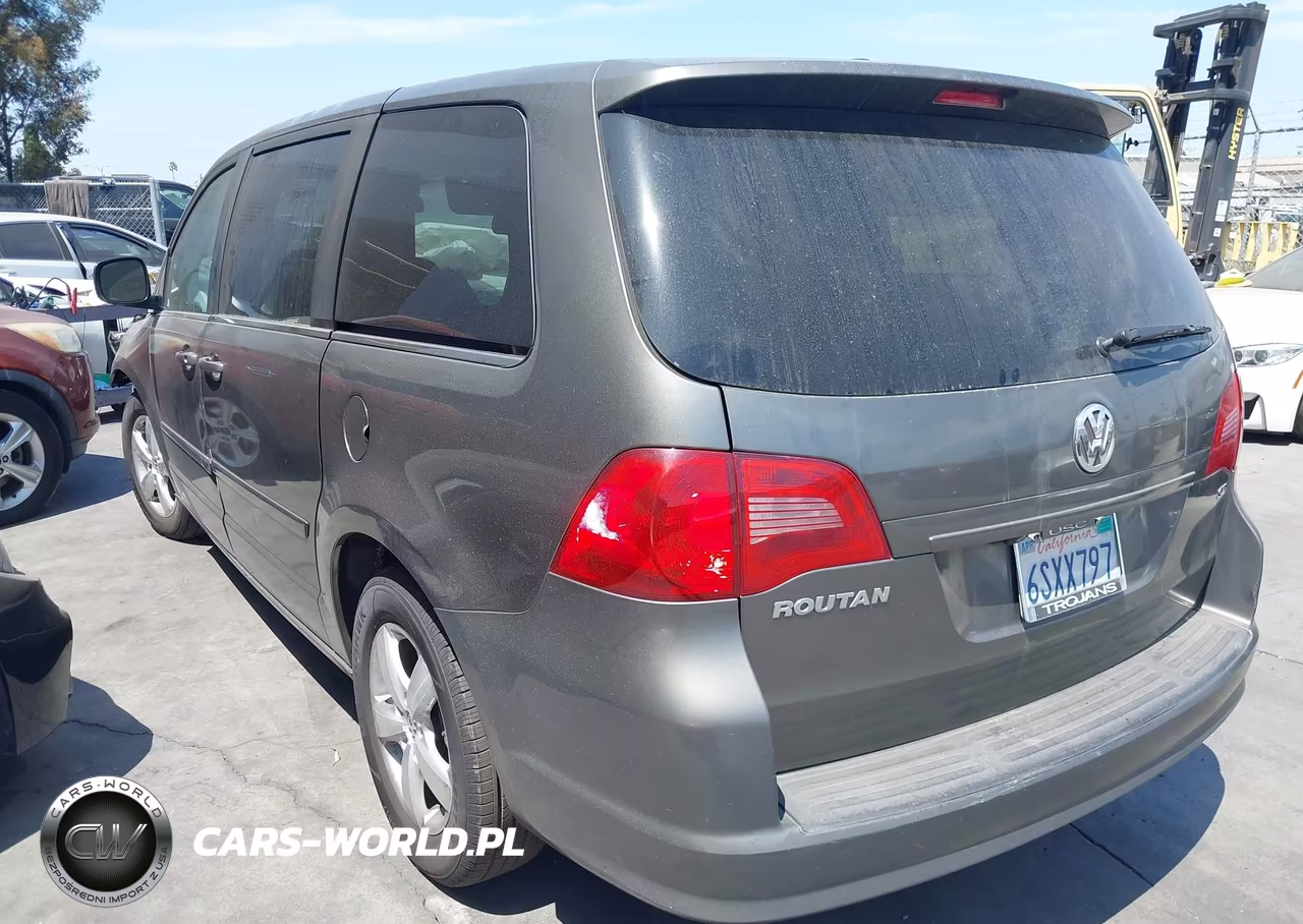 2010 Volkswagen Routan Se VIN:2V4RW3D12AR263095 - 3