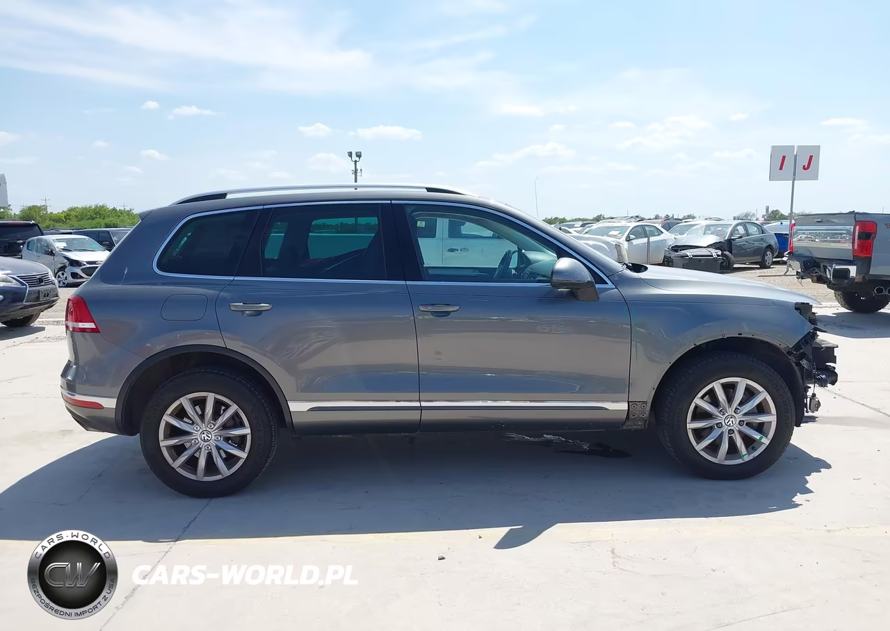 2016 Volkswagen Touareg Sport W-Technology VIN:WVGEF9BP0GD012893 - 14