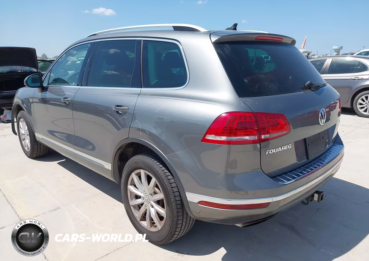 2016 Volkswagen Touareg Sport W-Technology VIN:WVGEF9BP0GD012893 - 3