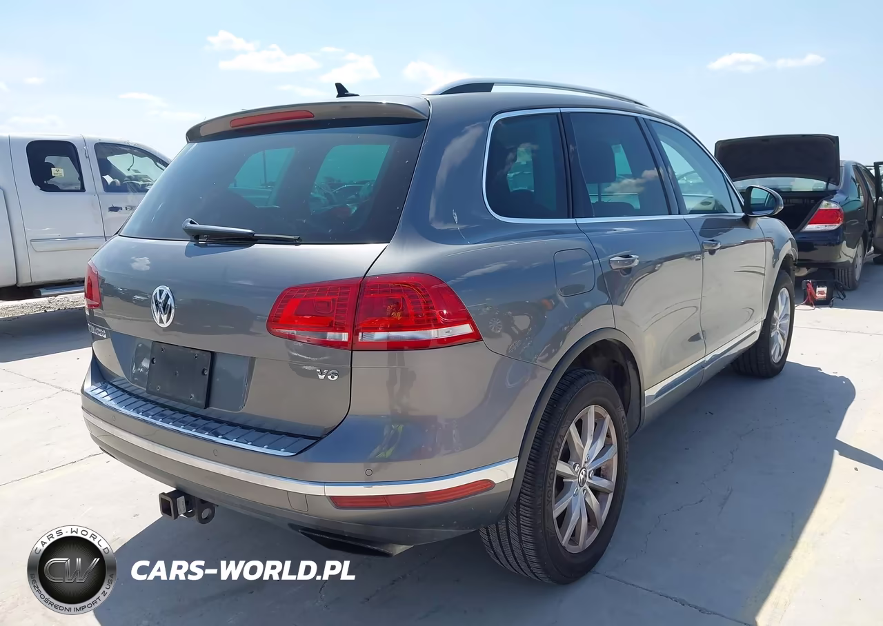 2016 Volkswagen Touareg Sport W-Technology VIN:WVGEF9BP0GD012893 - 4