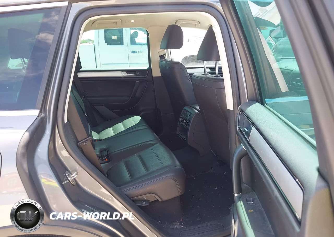 2016 Volkswagen Touareg Sport W-Technology VIN:WVGEF9BP0GD012893 - 8