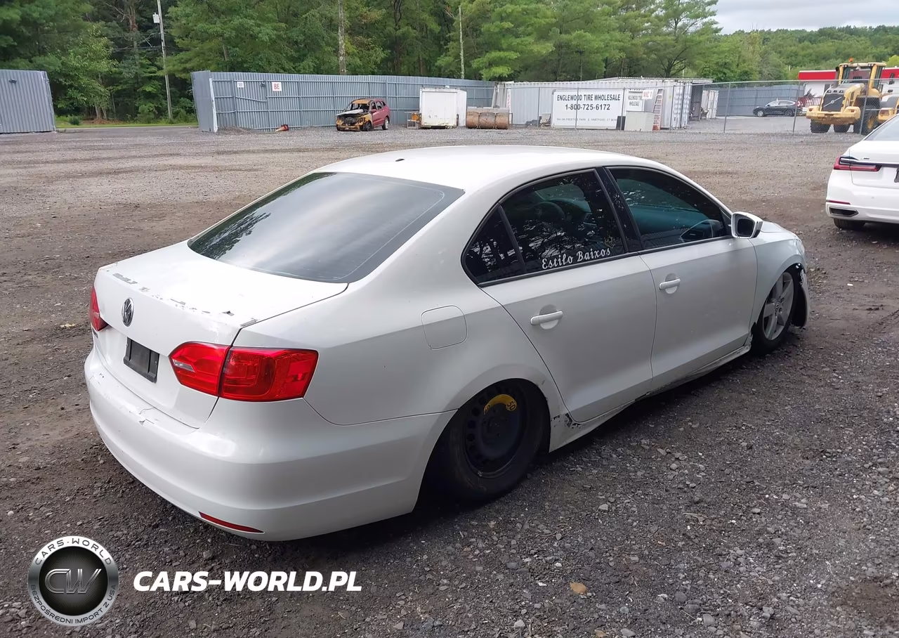 2013 Volkswagen Jetta 2.0L S VIN:3VW2K7AJ0DM372893 - 4