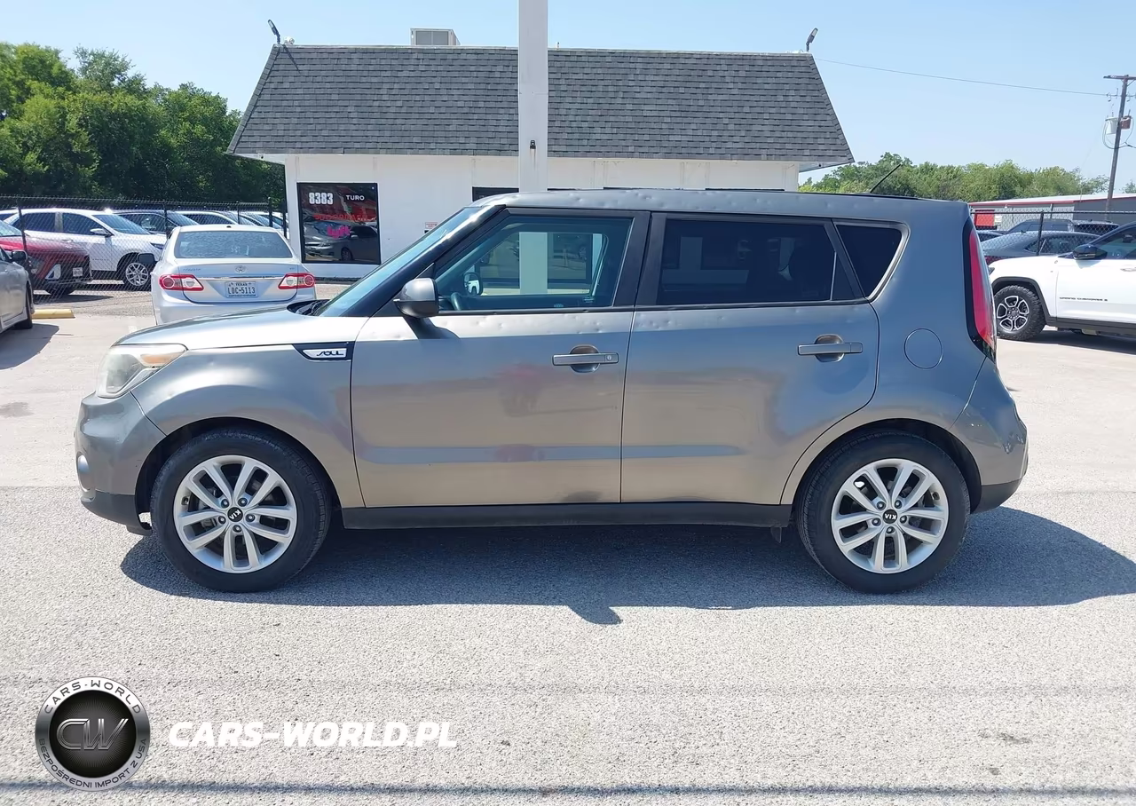 2018 Kia Soul + VIN:KNDJP3A5XJ7588445 - 15