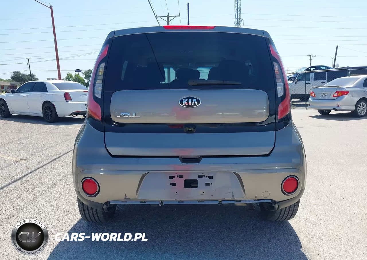 2018 Kia Soul + VIN:KNDJP3A5XJ7588445 - 17