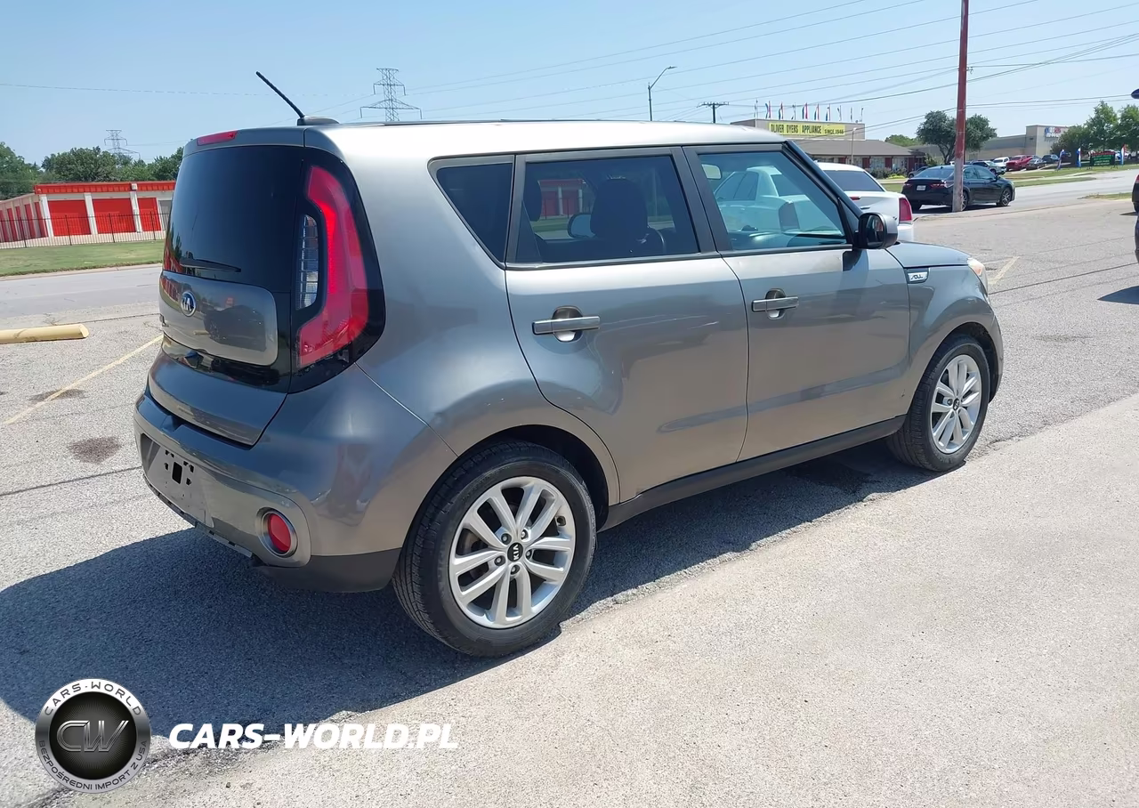 2018 Kia Soul + VIN:KNDJP3A5XJ7588445 - 4