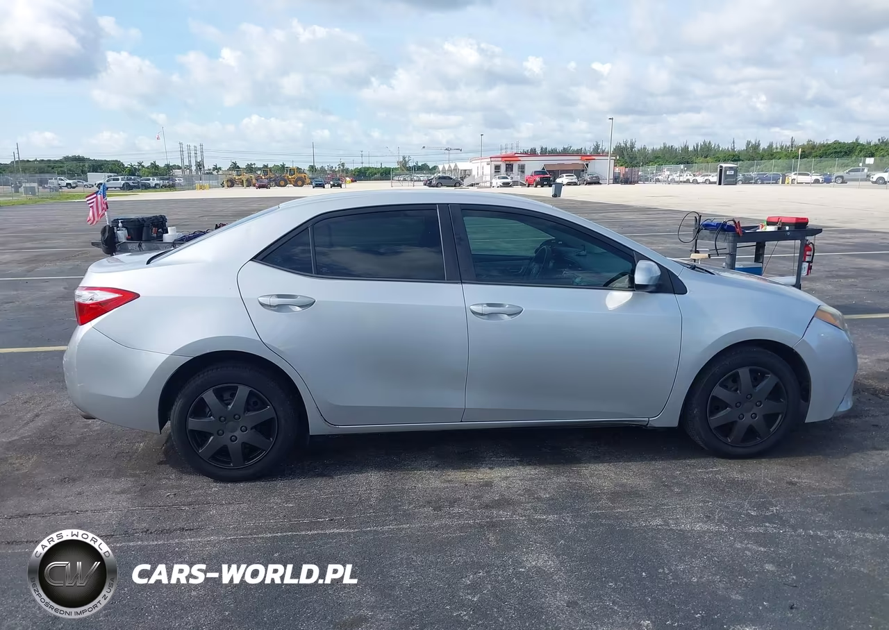 2015 Toyota Corolla Le VIN:2T1BURHE0FC480962 - 12