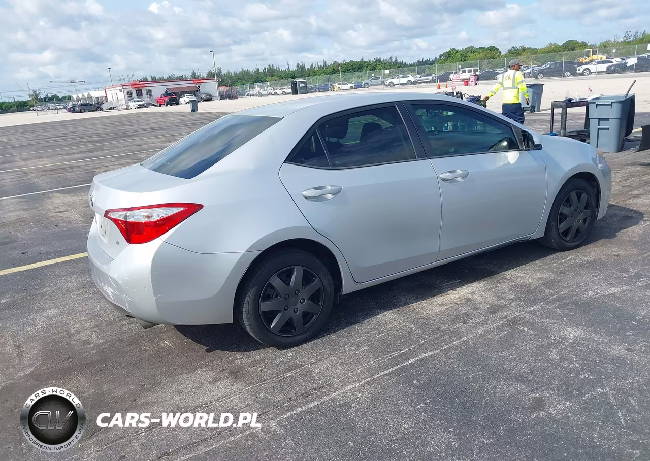 2015 Toyota Corolla Le VIN:2T1BURHE0FC480962 - 4