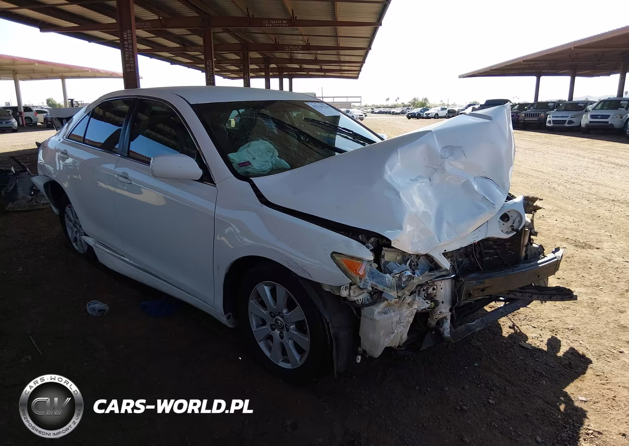 2010 Toyota Camry Le – zdjęcie 1 z 17