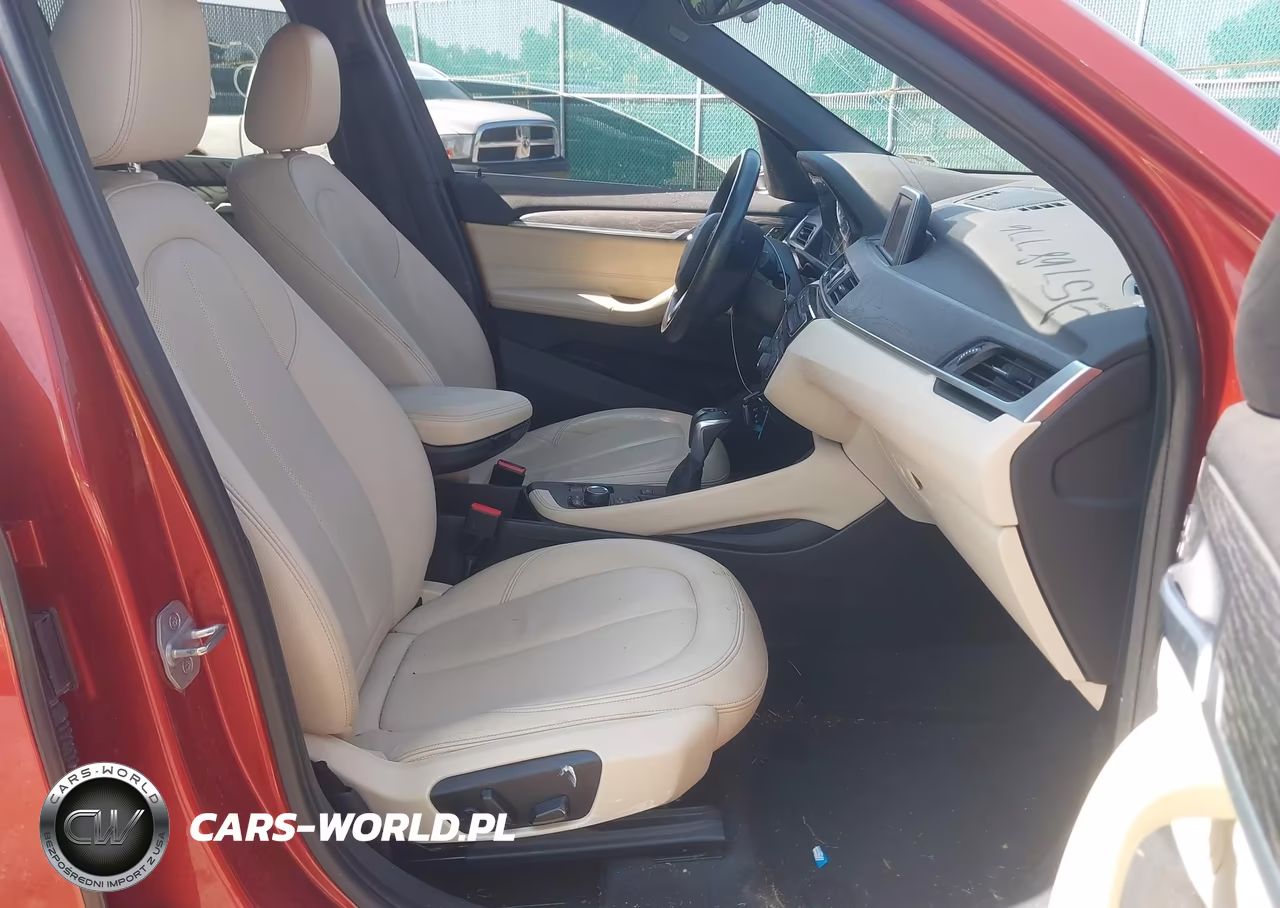 2018 BMW X1 xDrive28I VIN:WBXHT3C31J5L24910 - 5