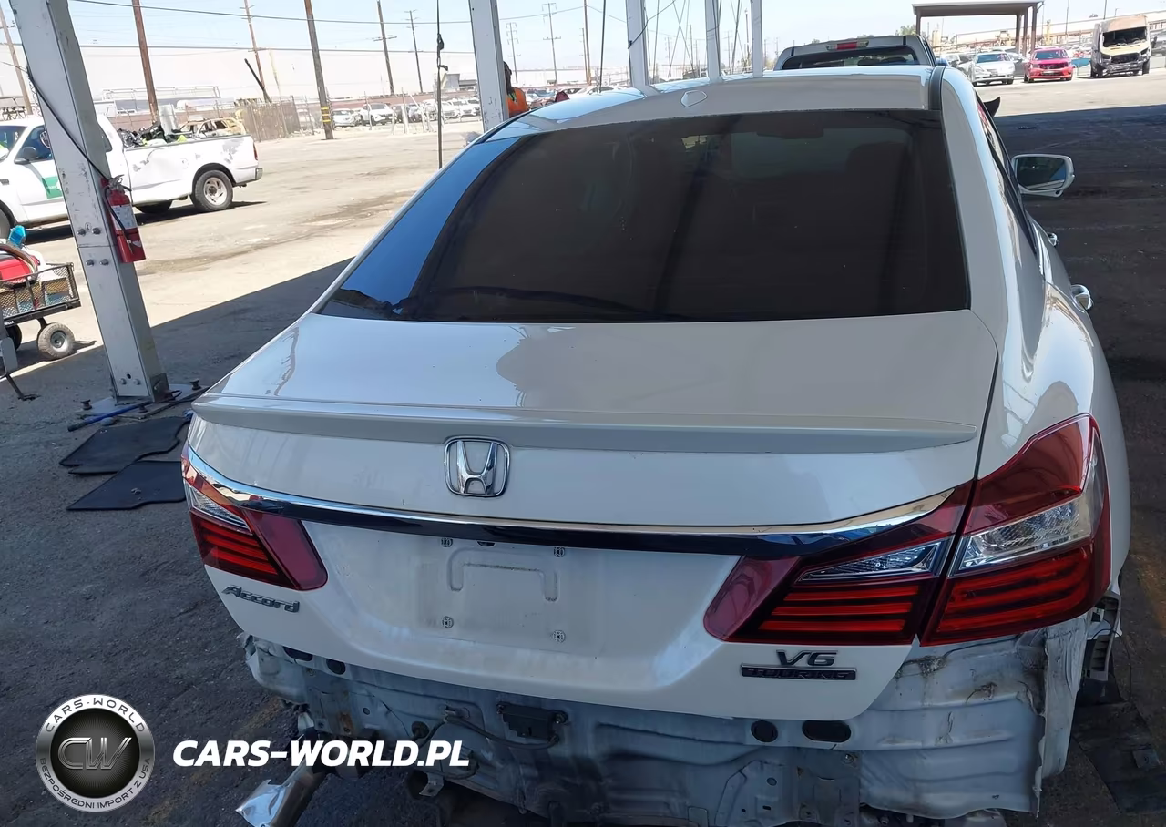 2016 Honda Accord Touring VIN:1HGCR3F97GA011190 - 17