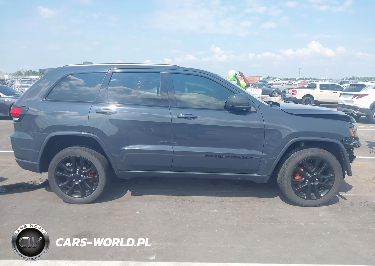 2017 Jeep Grand Cherokee Altitude 4X4 VIN:1C4RJFAG8HC767642 - 13