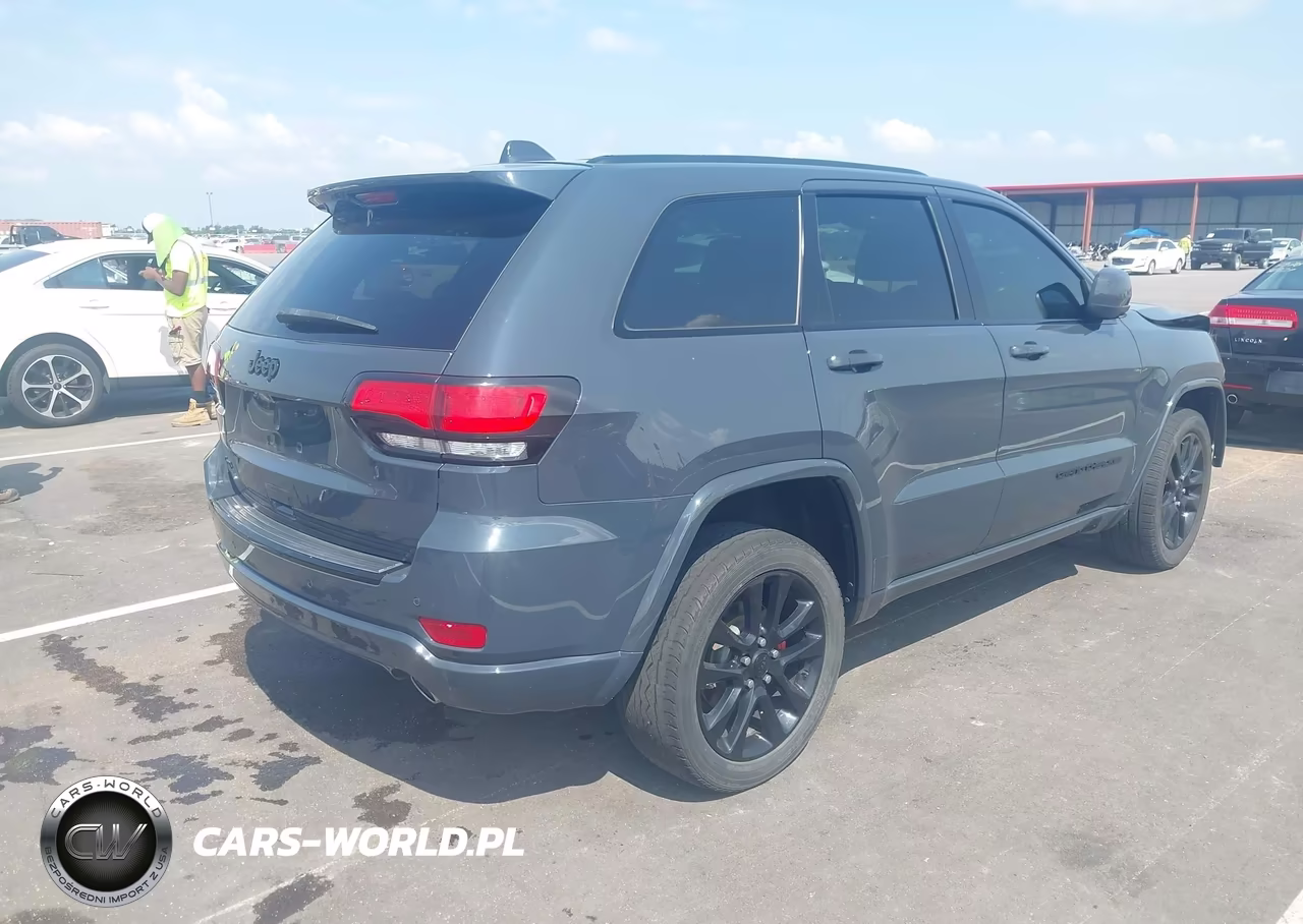 2017 Jeep Grand Cherokee Altitude 4X4 VIN:1C4RJFAG8HC767642 - 4