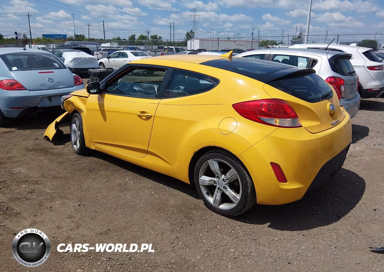 2015 Hyundai Veloster VIN:KMHTC6AD2FU235814 - 3