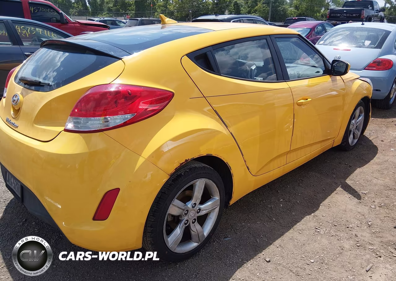 2015 Hyundai Veloster VIN:KMHTC6AD2FU235814 - 4