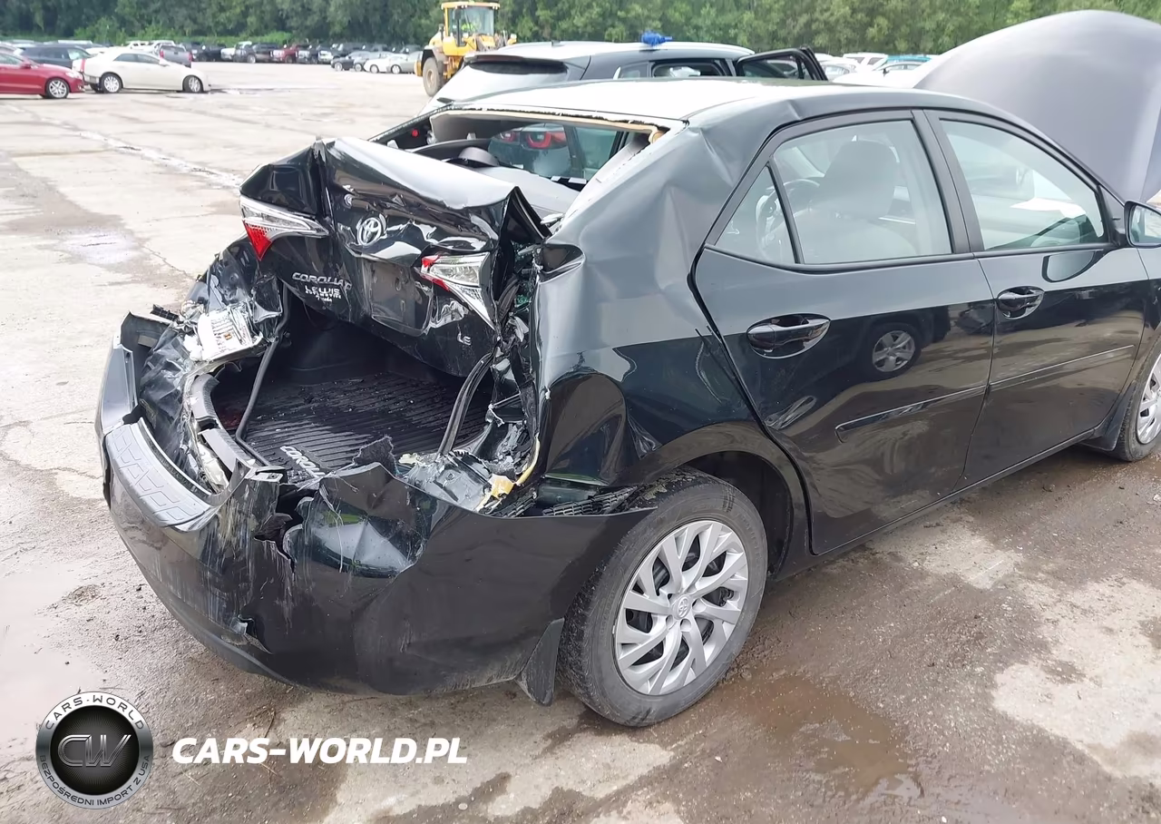 2018 Toyota Corolla Le VIN:5YFBURHE8JP805561 - 6