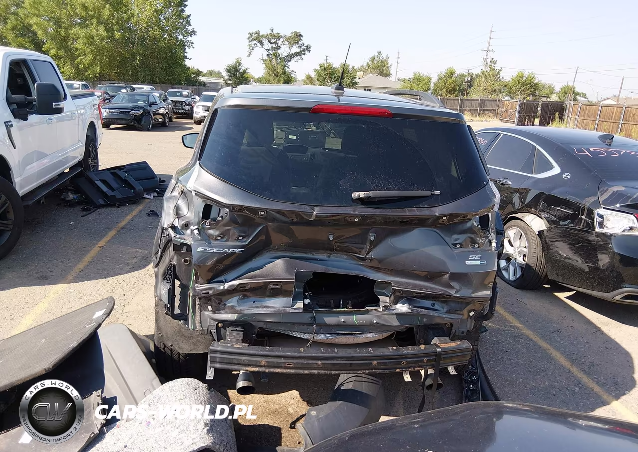 2018 Ford Escape Se VIN:1FMCU9GD5JUD23240 - 17