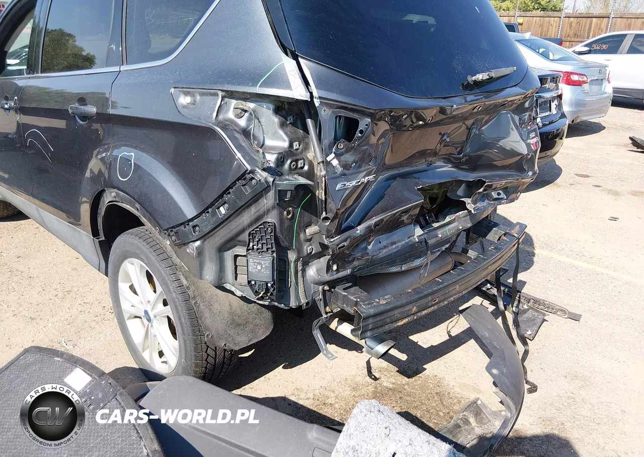2018 Ford Escape Se VIN:1FMCU9GD5JUD23240 - 18