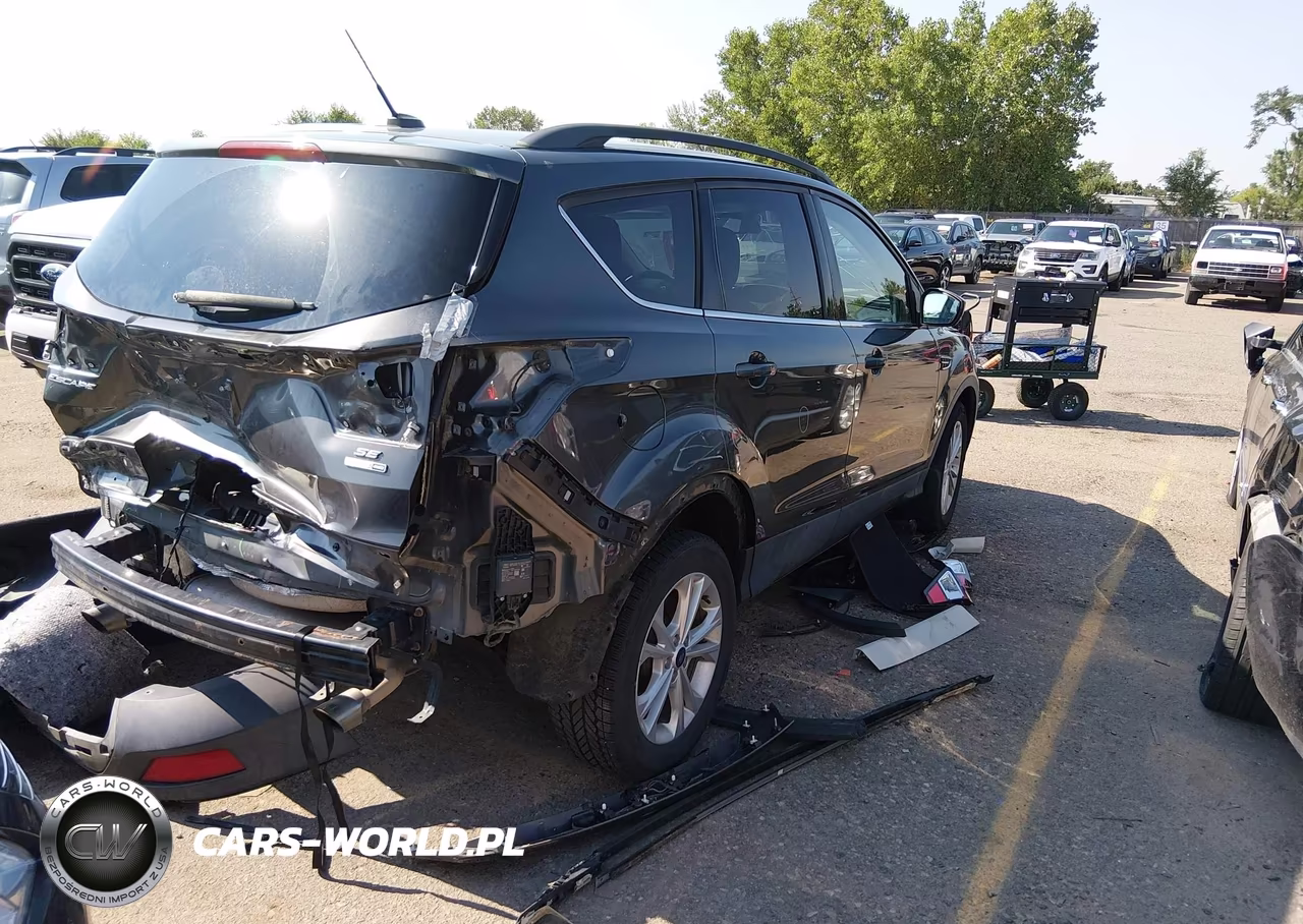 2018 Ford Escape Se VIN:1FMCU9GD5JUD23240 - 4