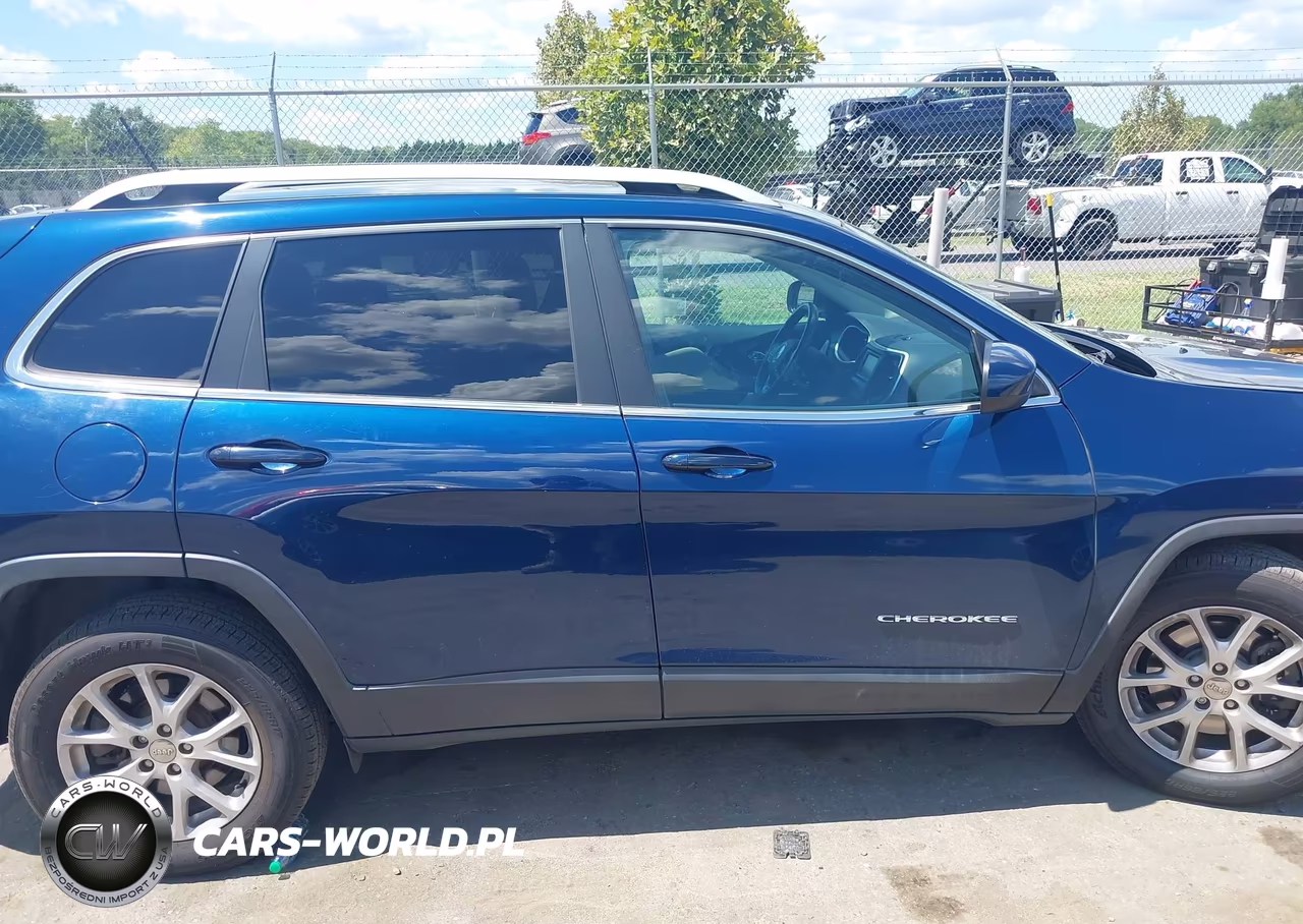 2018 Jeep Cherokee Latitude 4X4 VIN:1C4PJMCX5JD547898 - 13