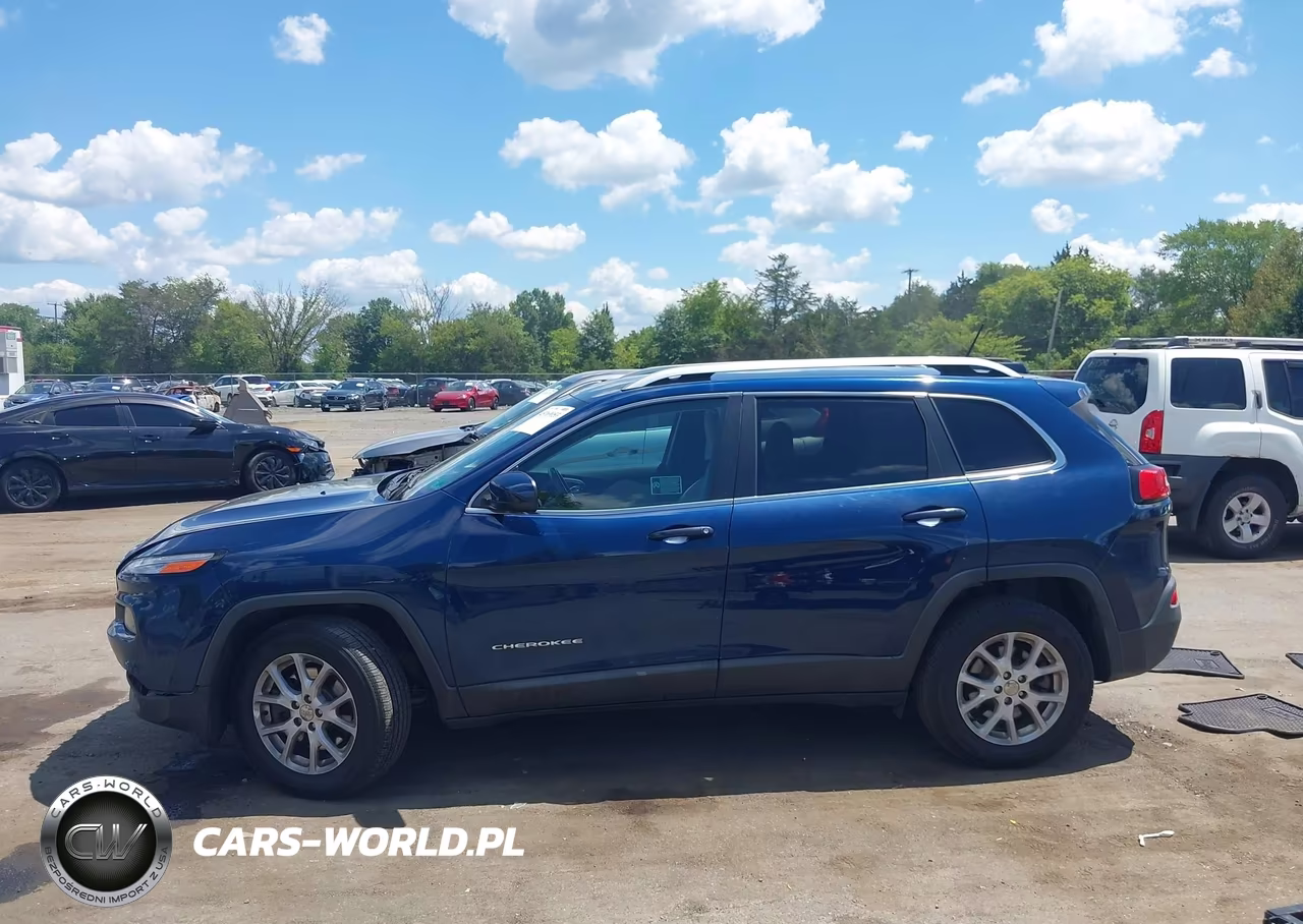 2018 Jeep Cherokee Latitude 4X4 VIN:1C4PJMCX5JD547898 - 14