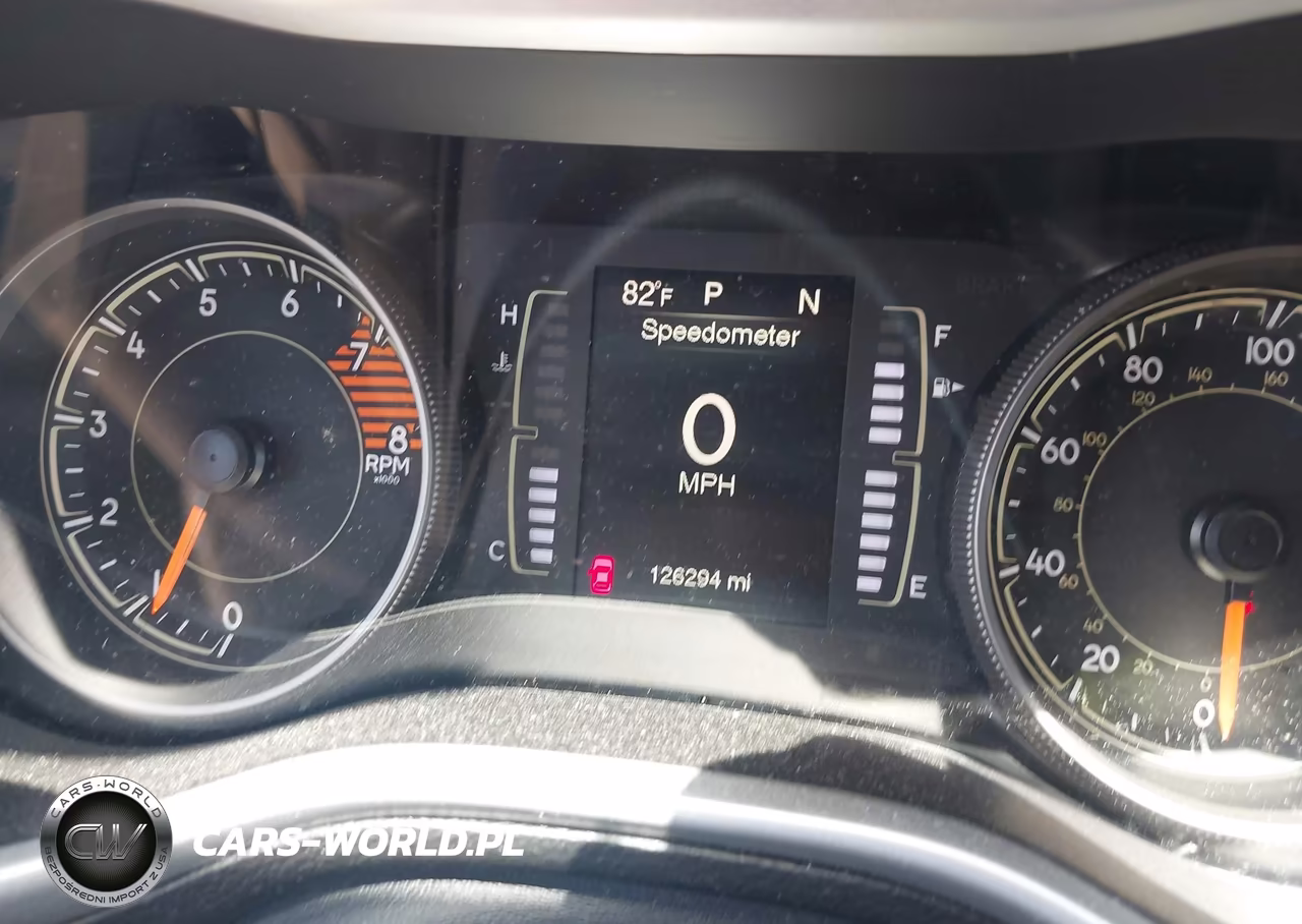 2018 Jeep Cherokee Latitude 4X4 VIN:1C4PJMCX5JD547898 - 15