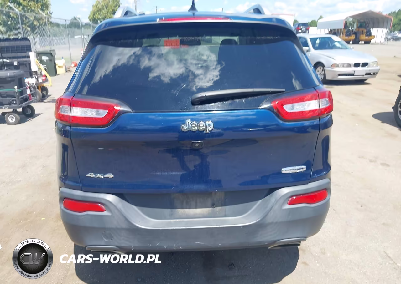 2018 Jeep Cherokee Latitude 4X4 VIN:1C4PJMCX5JD547898 - 16