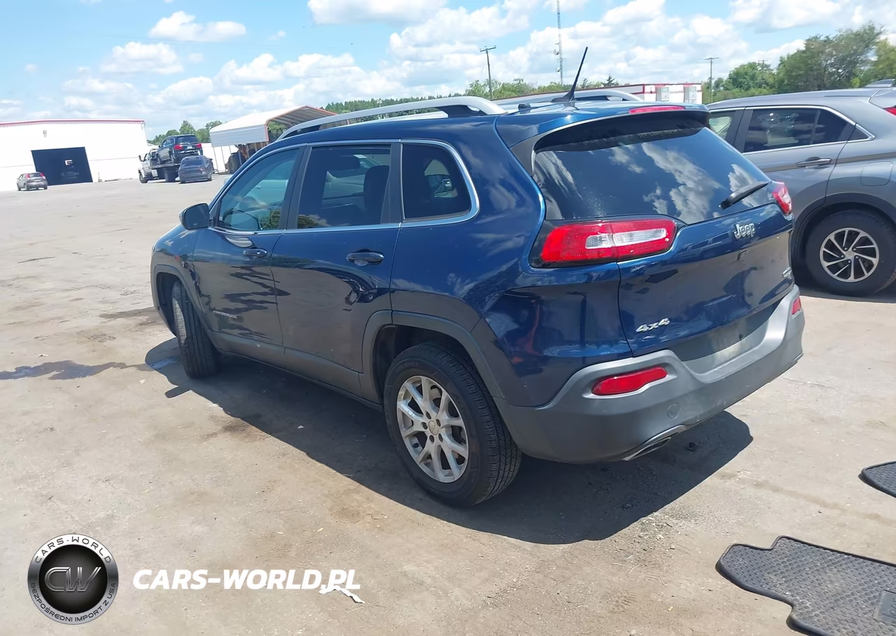 2018 Jeep Cherokee Latitude 4X4 VIN:1C4PJMCX5JD547898 - 3