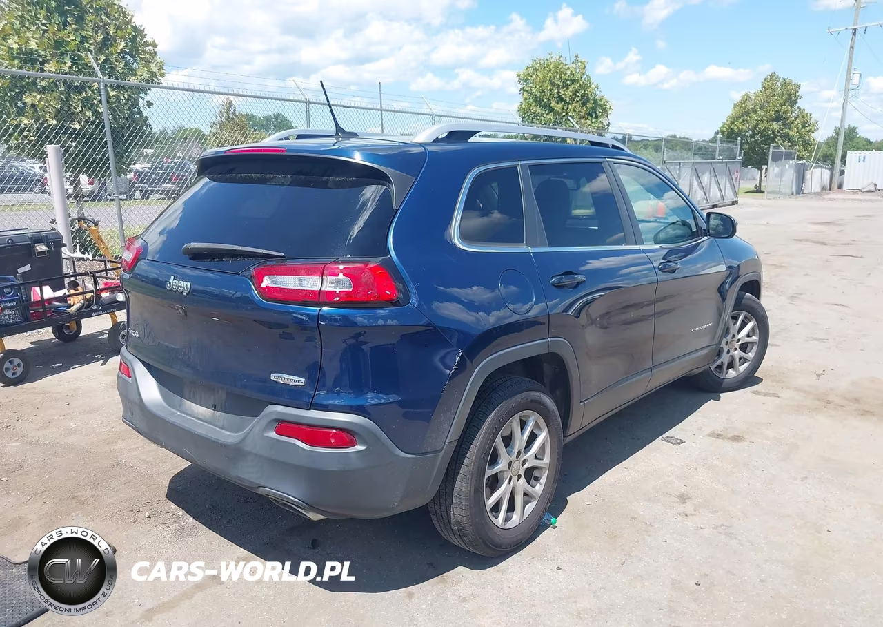 2018 Jeep Cherokee Latitude 4X4 VIN:1C4PJMCX5JD547898 - 4