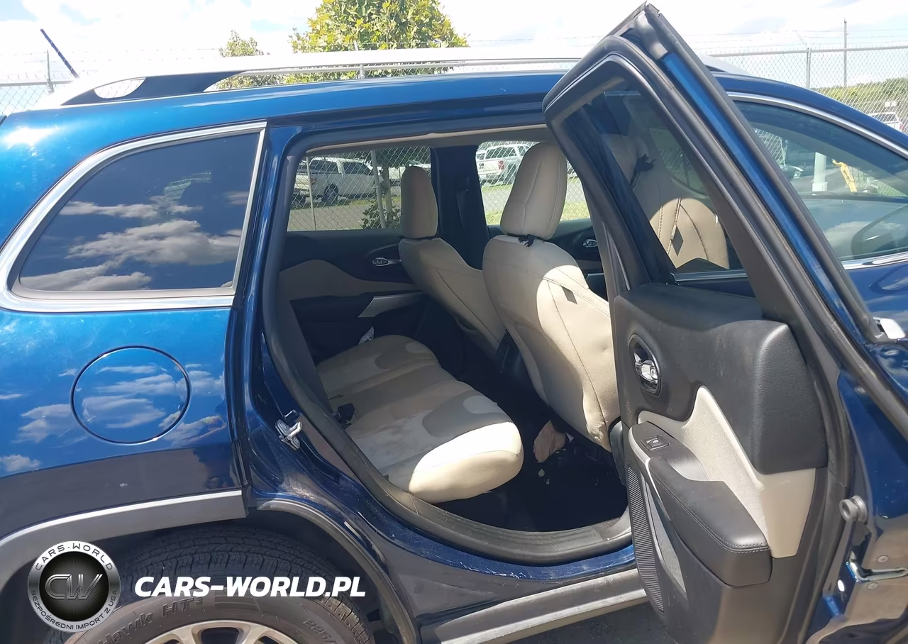 2018 Jeep Cherokee Latitude 4X4 VIN:1C4PJMCX5JD547898 - 8