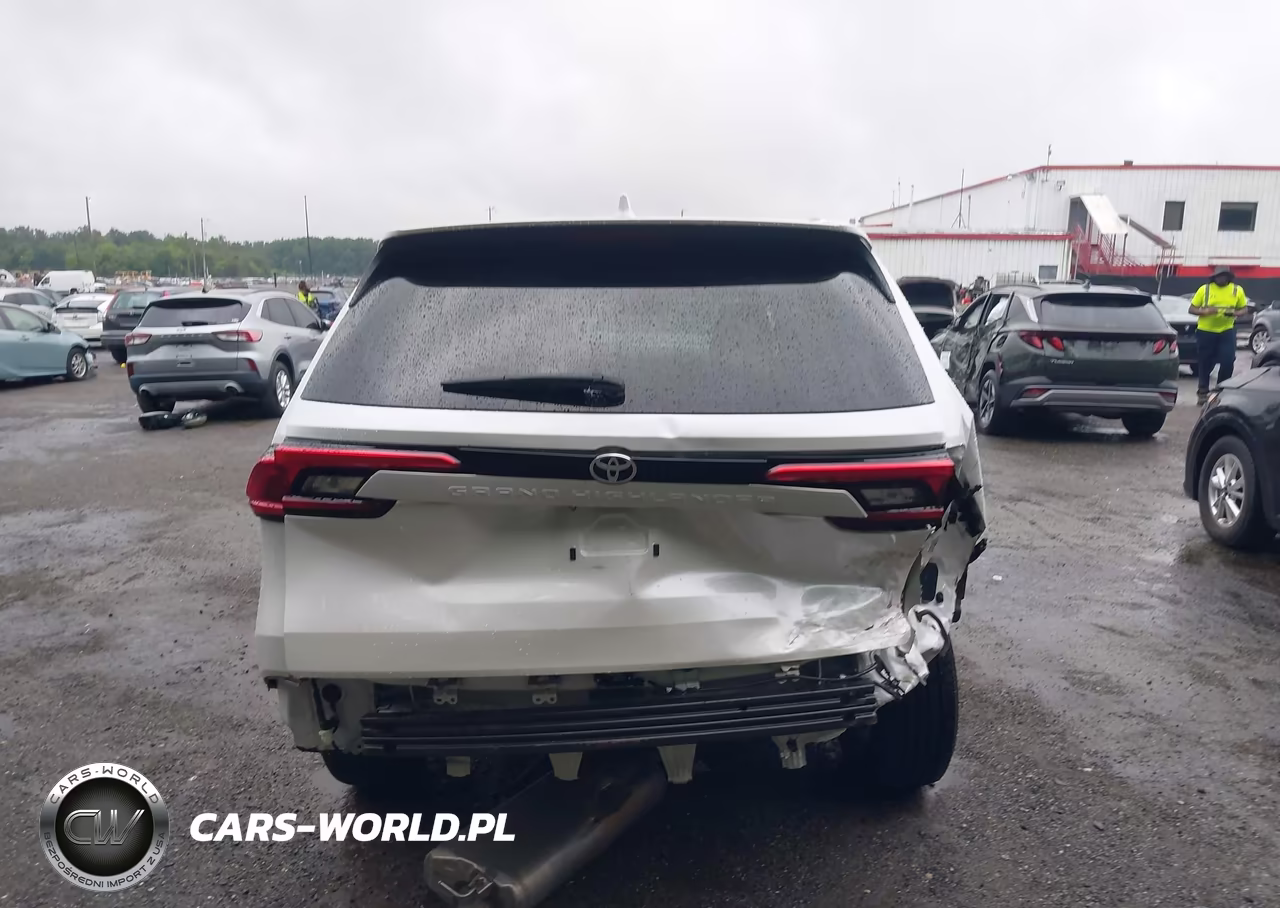 2024 Toyota Grand Highlander Xle VIN:5TDAAAB56RS021736 - 17