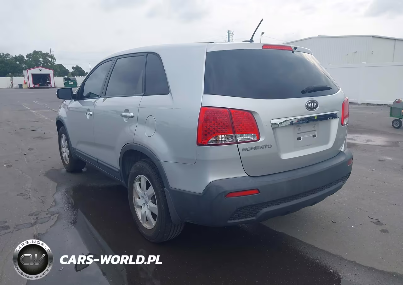 2011 Kia Sorento Lx VIN:5XYKT3A12BG087809 - 3